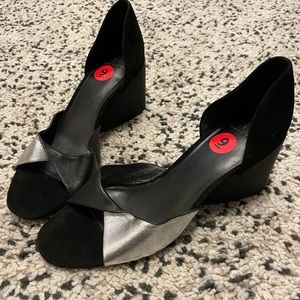 Halston BNWT black and silver shoes sz 9